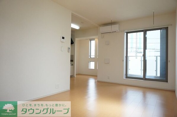 アン・ミケーリアの物件内観写真